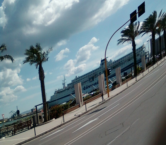 Caglari -port.jpg